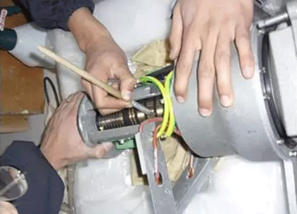 西安電機廠關于電機滑環的維護保養方法分享。